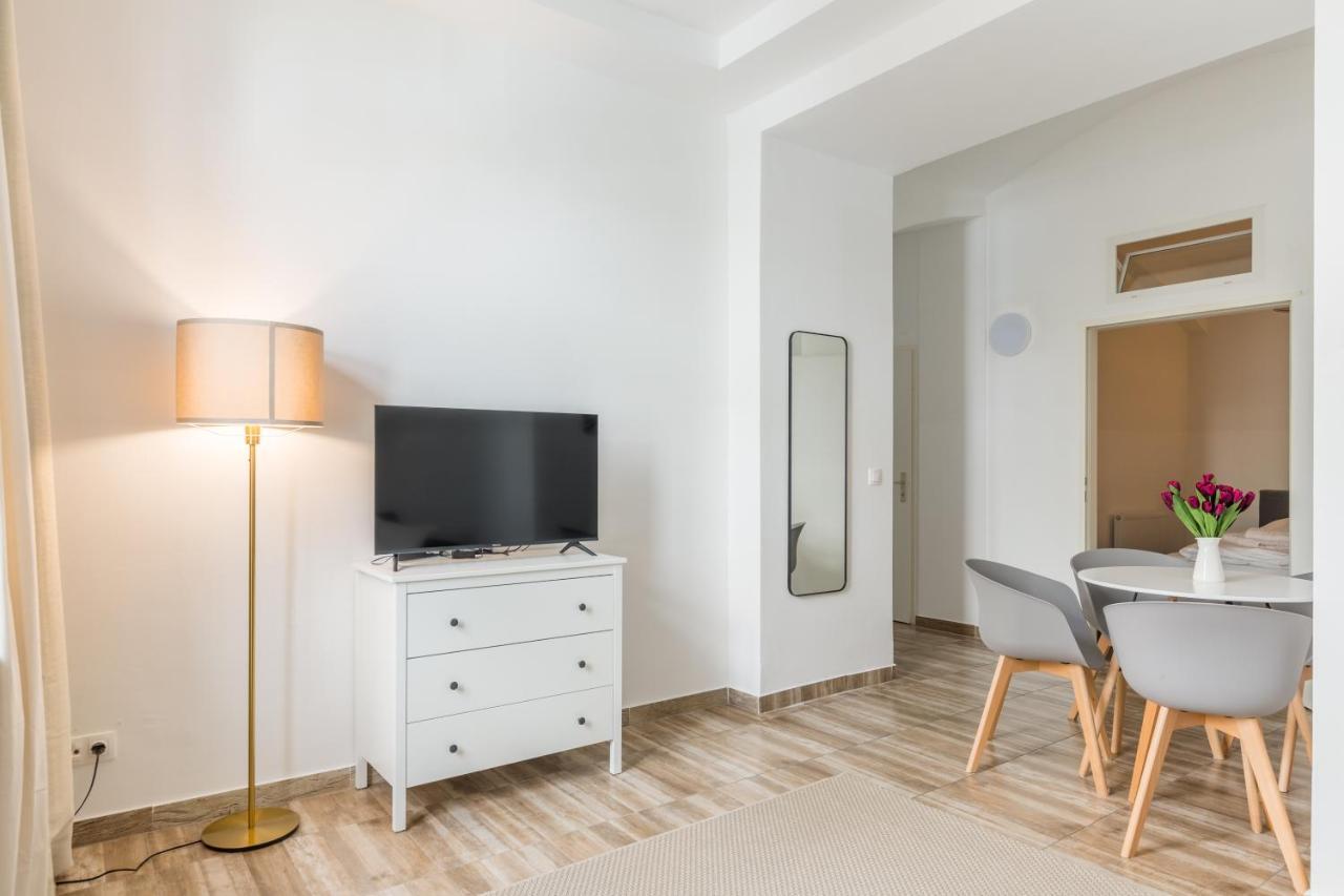 Appartamento Xxxl Bed/ Free Parking/ Central Vienna Esterno foto